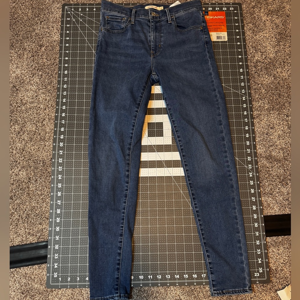 Levi's Premium 720 Super Skinny Timeless fit - Picture 4 of 9